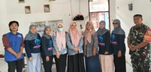 Babinsa Koramil 1601/Indramayu Pantau Pelayanan Kesehatan di Bojongsari, 34 Warga Ikuti Pemeriksaan