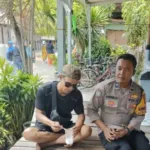 Bhabinkamtibmas Pulau Pari Sosialisasikan Layanan Polisi 110, Ajak Warga Tingkatkan Kepedulian terhadap Keamanan Lingkungan