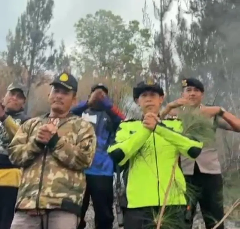 Polsek Pacet Mojokerto Intensifkan Patroli Karhutla, Warga Diimbau Waspadai Potensi Kebakaran Hutan dan Lahan