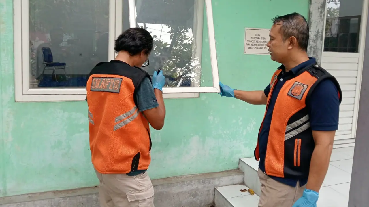 Chromebook Hibah Mendikdasmen Raib Polisi Telusuri CCTV dan Nomor Seri - BERITA POLRI INDEPENDEN INVESTIGASI 15 Chromebook Hibah Mendikdasmen Dicuri dari SDN di Kudus, Polisi Telusuri CCTV dan Nomor Seri
