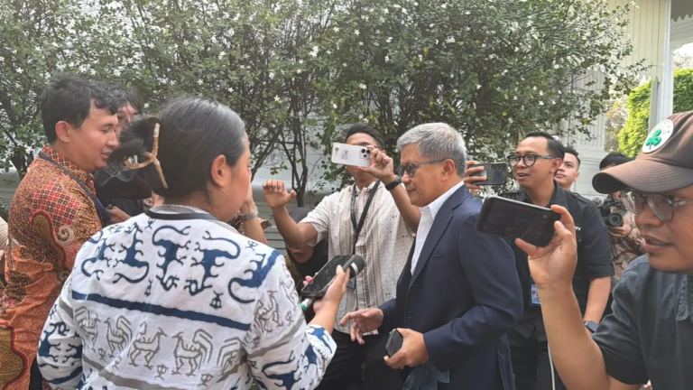 Dikabarkan Jadi Wantimpres, Rocky Gerung Tiba di Istana