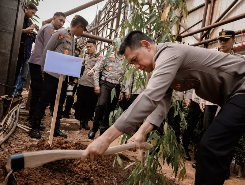Gaungkan Green Policing, Kapolda Metro Jaya Ajak Personel Peduli Lingkungan