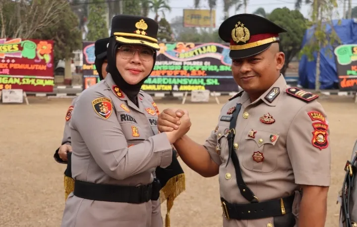 Polres Ogan Ilir Gelar Sertijab Kasat Resnarkoba dan Kapolsek Pemulutan, Kapolres Tekankan Profesionalisme