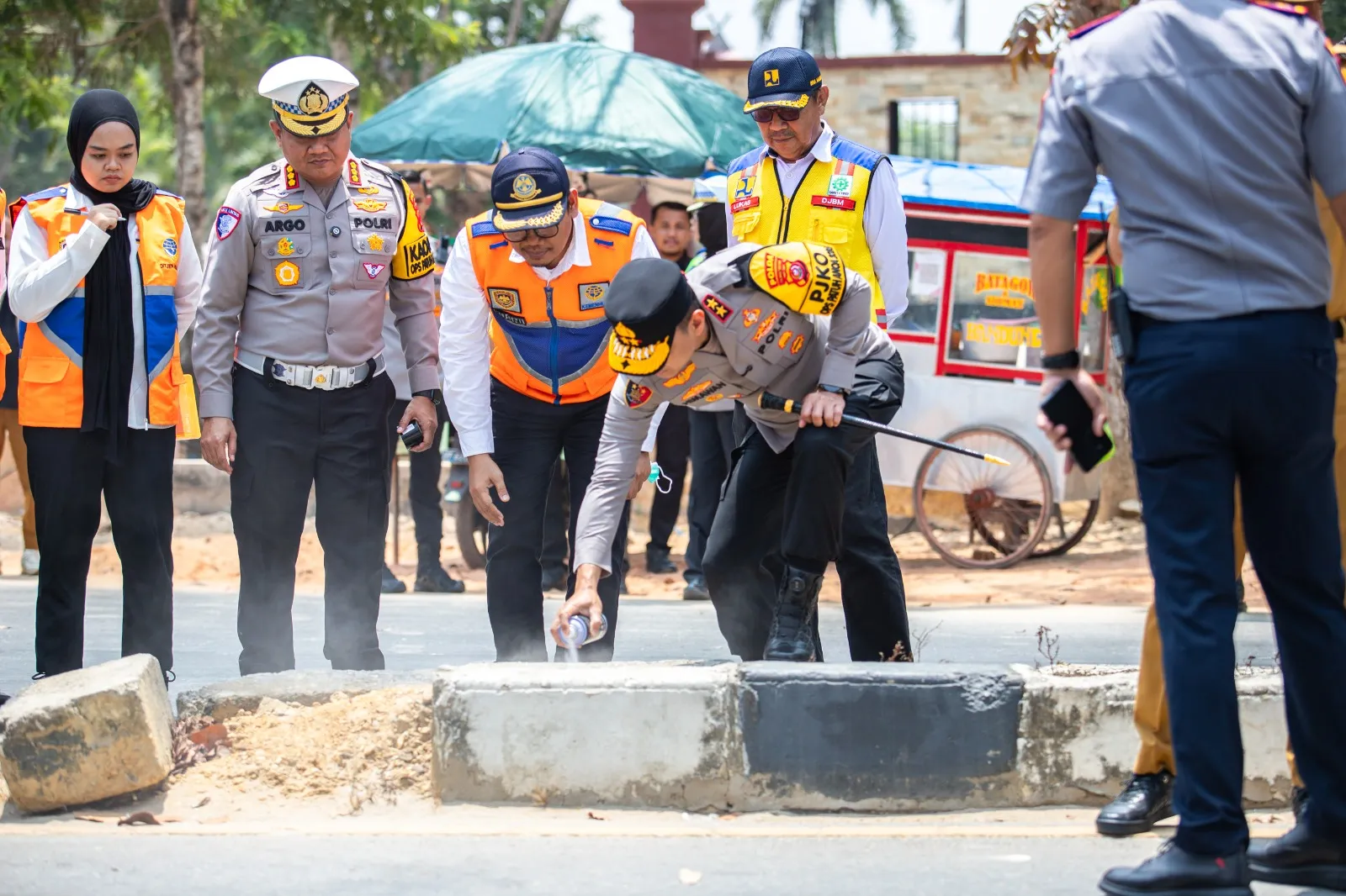 Kapolda Sultra Turun Langsung Tuntaskan Keluhan Warga di Enam Titik Rawan Lalu Lintas - BERITA POLRI INDEPENDEN INVESTIGASI Kapolda Sultra Turun Langsung Tindak Lanjuti Keluhan Warga, Enam Titik Rawan Lalu Lintas Jadi Perhatian