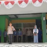 Kapolres Kepulauan Seribu Pimpin Upacara di SMAN 69 Jakarta, Ingatkan Bahaya Narkoba-Judol