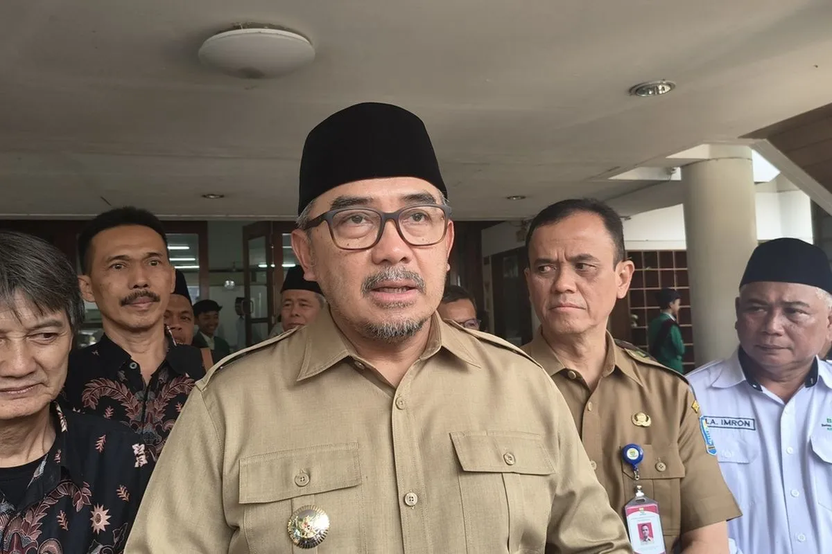 Massa Berpakaian Hitam Ricuh Saat Demo Bandung Belasan Polisi Terluka Pemkot Siaga 2x24 Jam - BERITA POLRI INDEPENDEN INVESTIGASI Demo di Bandung Berujung Ricuh, Belasan Polisi Terluka, Pemkot Berlakukan Siaga 2×24 Jam