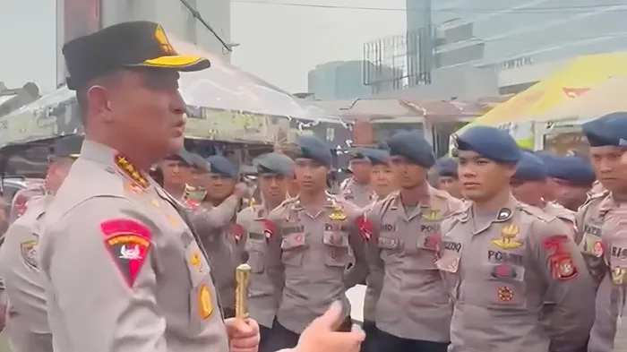 Momen Kapolri Tinjau Langsung Anggota Layani Masyarakat Sampaikan Aspirasi - BERITA POLRI INDEPENDEN INVESTIGASI Momen Kapolri Tinjau Langsung Anggota Layani Masyarakat Sampaikan Aspirasi