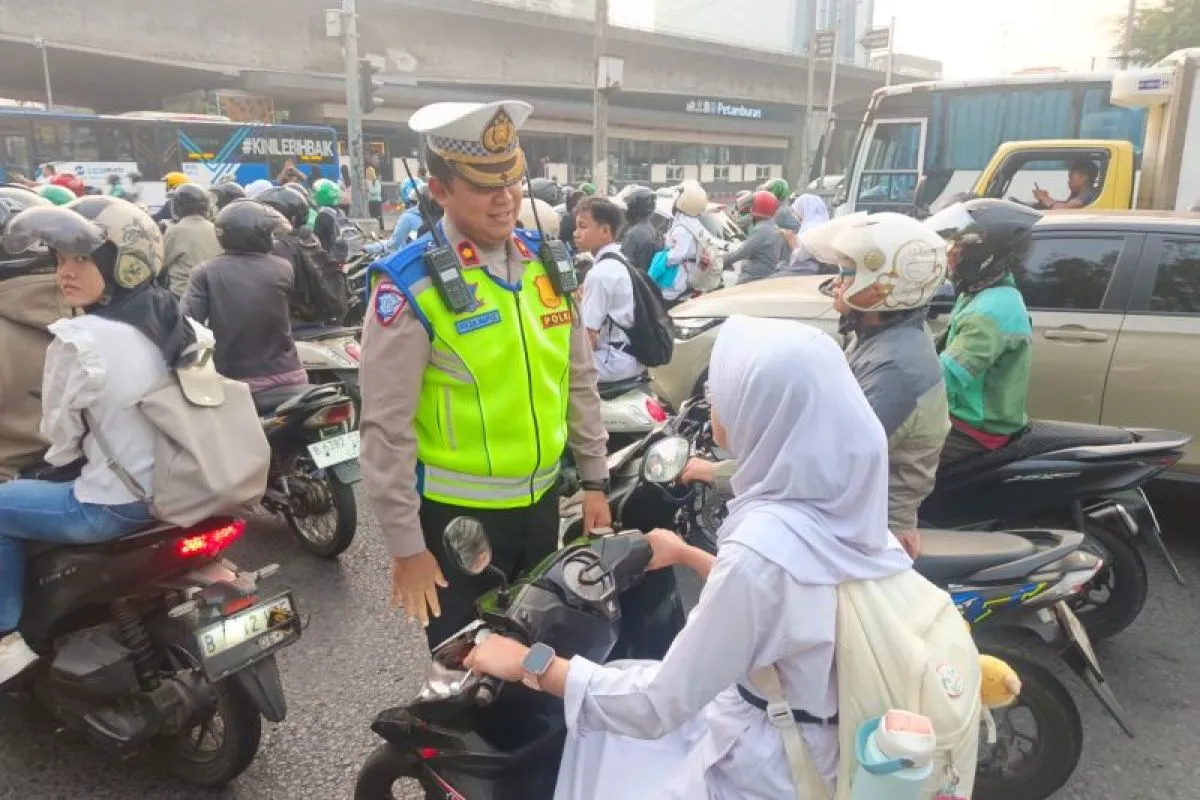 Operasi Patuh Jaya di Jakbar polisi edukasi peduli keselamatan diri - BERITA POLRI INDEPENDEN INVESTIGASI Operasi Patuh Jaya 2026 di Jakarta Barat, Polisi Gencarkan Edukasi Keselamatan dan Tertib Berlalu Lintas