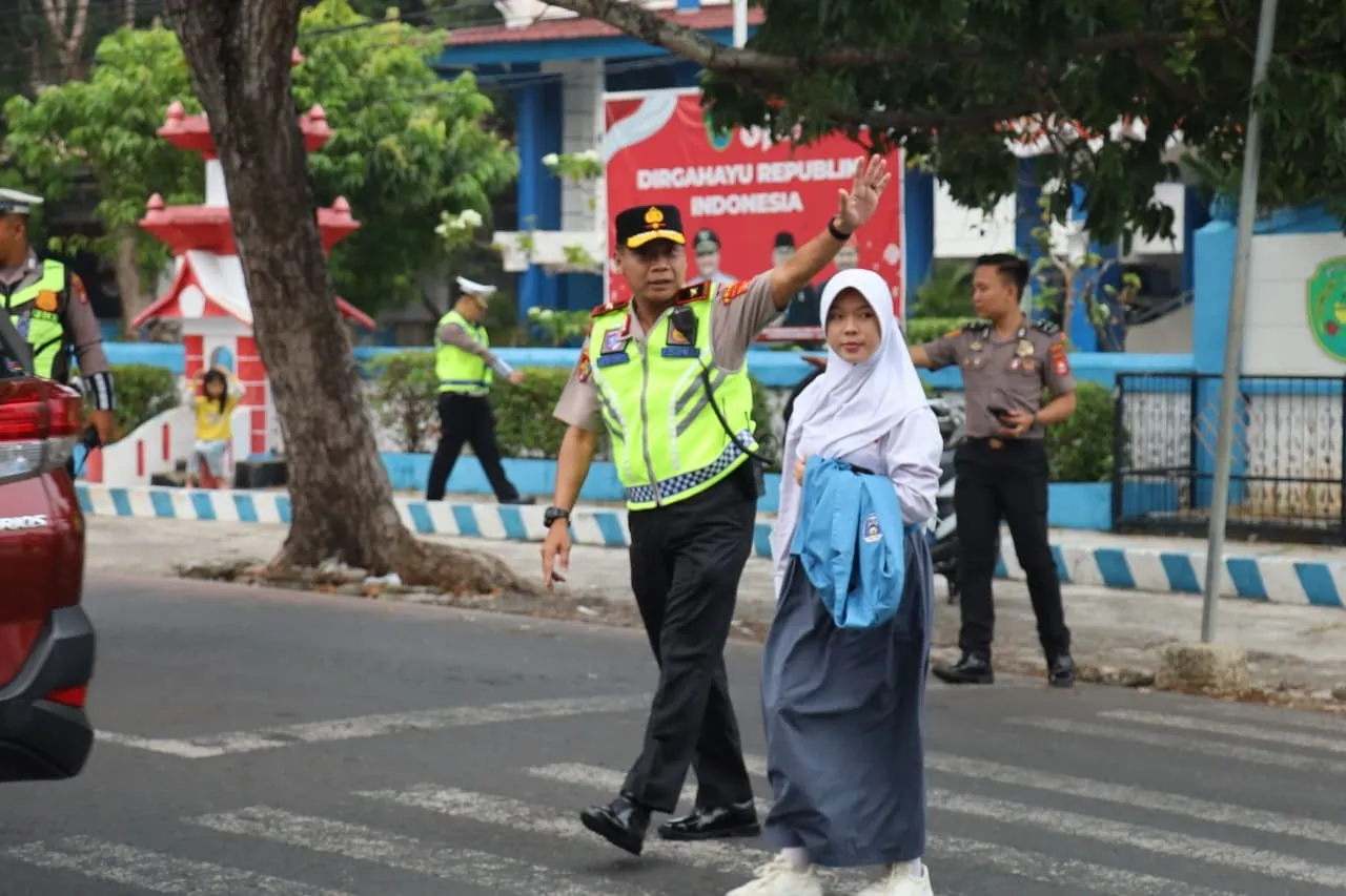Peduli Keselamatan Pelajar, Wakapolda Bengkulu Prianto Teguh Nugroho Turun Langsung Atur Lalu Lintas