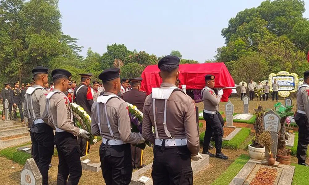 Pemakaman Irjen Pol Napoleon Bonaparte Dipimpin Kadivhubinter Polri di Cikeas - BERITA POLRI INDEPENDEN INVESTIGASI Pemakaman Irjen Pol Napoleon Bonaparte Dipimpin Kadivhubinter Polri di Cikeas