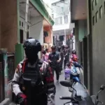 Polda Metro Jaya Kembali Gerebek Kampung Boncos, Petugas Temukan Sejumlah Barang Terkait Penyalahgunaan Narkoba
