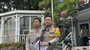 Polisi Amankan 19 Orang Saat Aksi Massa di Jakarta, Petasan hingga 12 Bahan Pewarna Disita