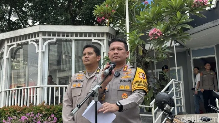Polisi Amankan 19 Orang Saat Aksi Massa di Jakarta, Petasan hingga 12 Bahan Pewarna Disita