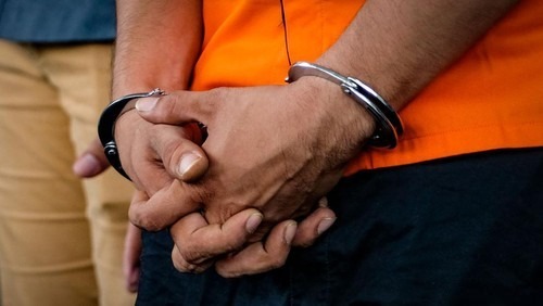 Polisi Gerebek Rumah Diduga Jadi Tempat Peredaran Narkoba di Dompu Satu Orang Melarikan Diri 1 - BERITA POLRI INDEPENDEN INVESTIGASI Polisi Gerebek Rumah Diduga Jadi Tempat Peredaran Narkoba di Dompu, Satu Orang Melarikan Diri