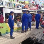 Polisi Kawal Tradisi Nadran di Indramayu, 15 Kapal Nelayan Larung Sesaji
