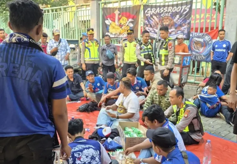 Polisi Kedepankan Pendekatan Humanis dalam Pengamanan Laga Persija vs Arema di Bekasi