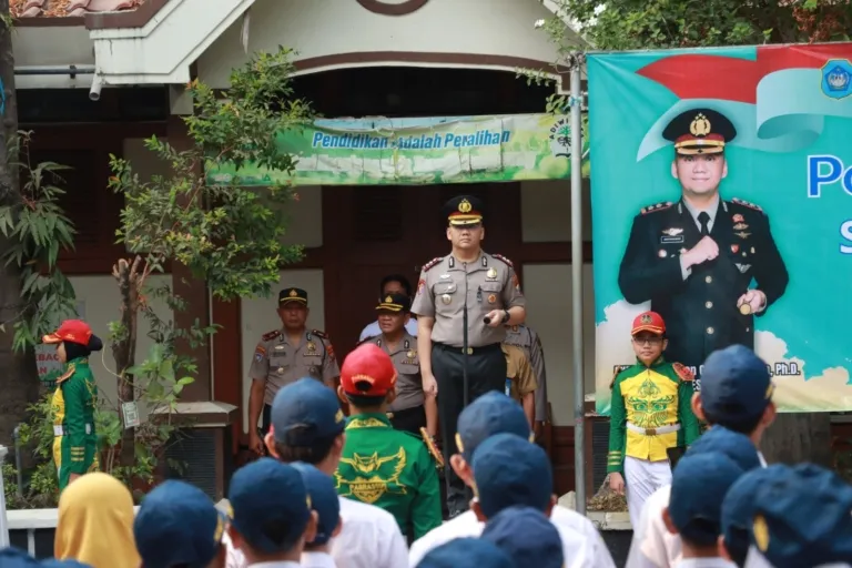 Polisi Peduli Pendidikan, Kapolres Lamongan Ingatkan Siswa SMPN 1 Jauhi Narkoba