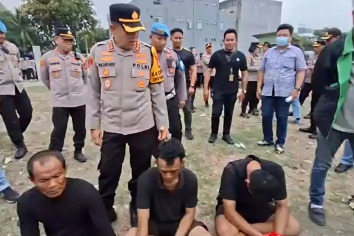 Polres Metro Jakarta Barat Gerebek Kampung Boncos, Tiga Orang Diduga Terlibat Penyalahgunaan Narkoba Ditangkap