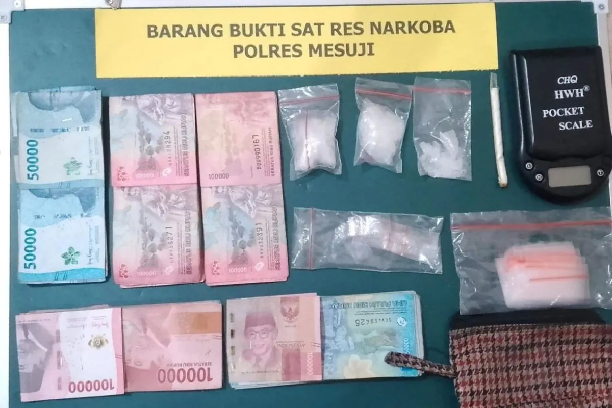 Polres Mesuji ungkap jaringan narkoba dan sita ratusan ekstasi - BERITA POLRI INDEPENDEN INVESTIGASI Polres Mesuji Bongkar Dugaan Jaringan Narkoba, Sita 230 Pil Ekstasi, Sabu 24,86 Gram dan Senjata Api Rakitan