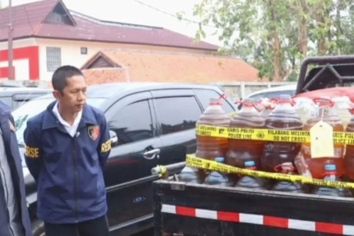 Polres Purwakarta Ungkap Penyalahgunaan 1.110 Liter Solar Subsidi, Seorang Pria Ditahan