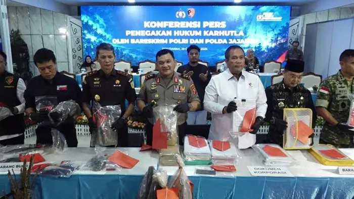 Polri Tetapkan 20 Korporasi Jadi Tersangka Karhutla, 4 Investor Asing
