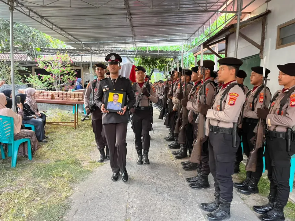 Polsek Godean Gelar Upacara Persemayaman dan Pemakaman Kedinasan Aiptu Nunung Hariyadi
