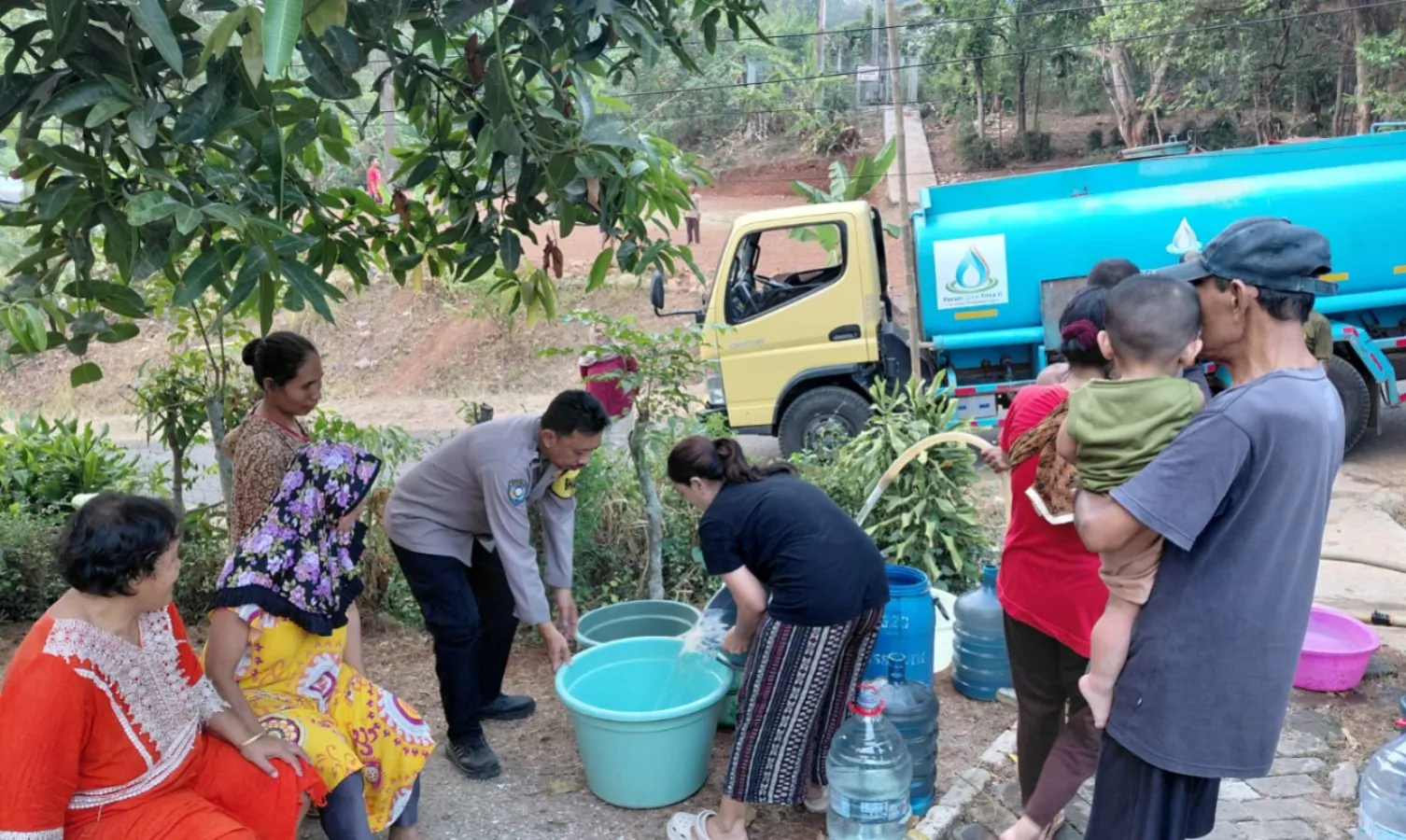 Polsek Jatiluhur Salurkan 4.000 Liter Air Bersih untuk Warga Purwakarta, Perkuat Kepedulian Sosial Polri