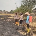 Polsek Pemulutan Polres Ogan Ilir Gencarkan Patroli dan Imbauan Karhutla Bersama Tiga Pilar di Desa Muara Baru dan Simpang Pelabuhan Dalam