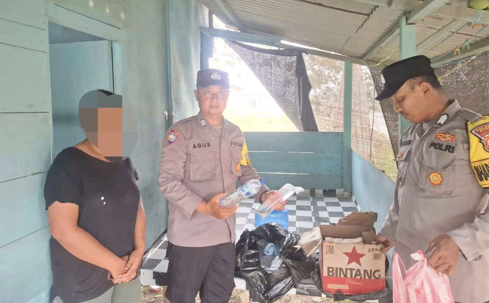 Polsek Waeapo Amankan 214 Liter Sopi dan Puluhan Botol Bir dalam Razia di Waelata
