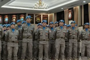 Prabowo Anugerahkan Tanda Kehormatan kepada Pasukan Perdamaian Polri yang Bertugas di Afrika Tengah