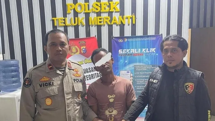 Pria di Riau Serahkan Diri ke Polisi Usai Bunuh Ayah dan Aniaya Adik