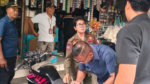 Puluhan Slop Rokok Tanpa Cukai Disita dari Sejumlah Warung di Mengwi dan Abiansemal