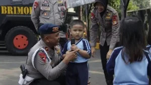 Sambut Bocah PAUD, Brimob Polda Metro Kenalkan Polisi Sahabat Anak