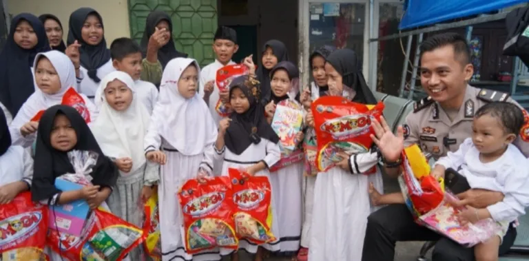 Sambut HUT ke-75 Humas Polri, Bidhumas Polda Sumsel Salurkan Bantuan Sosial ke Panti Asuhan Ratna Sari