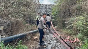 Tim SAR Brimob Polda Jabar Padamkan Kebakaran TPA Pasir Bajing Garut, Api Berhasil Dikendalikan dalam Penanganan Terpadu
