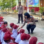 Tak Sekadar Jaga Keamanan, Polri Ajak Pelajar Peduli Pendidikan dan Lingkungan