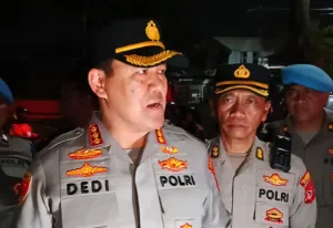Truk Polisi Diserang Kelompok Berpakaian Hitam di Bandung, Tiga Personel Terluka