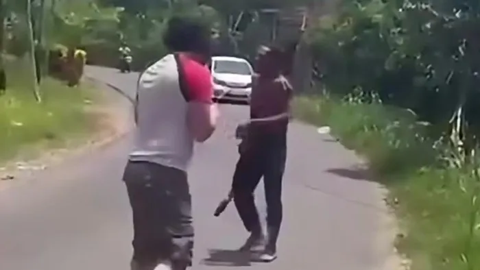 Viral Bule Belanda Adu Jotos dengan Warga di Manokwari, Polisi Kerahkan Tim Khusus untuk Memburu Pelaku