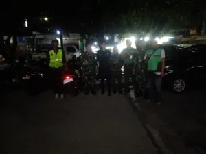 Tingkatkan Keamanan Melalui Patroli Malam, Babinsa Ajak Warga Peduli Lingkungan - BERITA POLRI INDEPENDEN INVESTIGASI