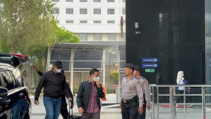 Intip Garasi Bupati Klaten Hamenang Wajar Ismoyo yang Terjaring OTT KPK, Punya 6 Kendaraan Senilai Rp 565 Juta