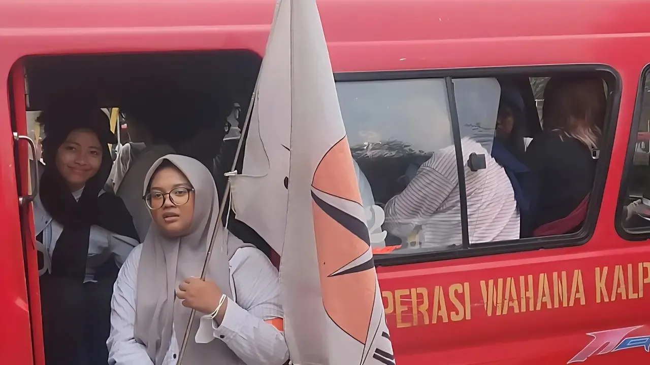 Kisah Marsudi, Sopir Angkot yang Dijuluki Pilot Darat Usai Bantu Mahasiswa UI Terobos Barikade Polisi di Jakarta