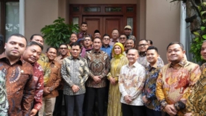 Komisi III DPR Kunjungi Kediaman Kapolri Suyudi, Dorong Pembenahan dan Penguatan Institusi Polri