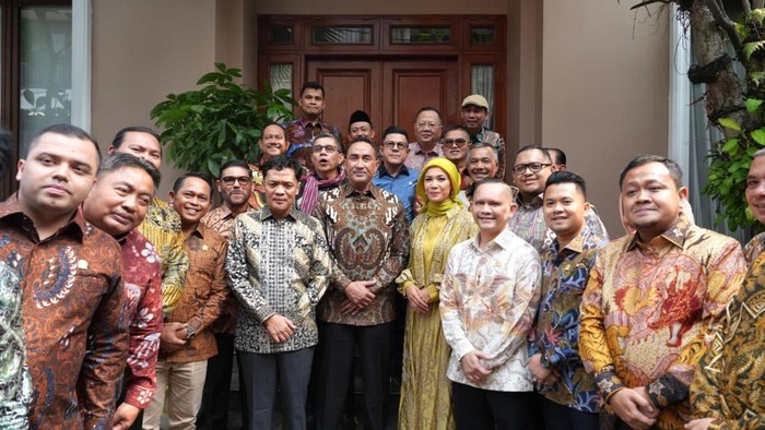 Komisi III DPR Kunjungi Kediaman Kapolri Suyudi, Dorong Pembenahan dan Penguatan Institusi Polri